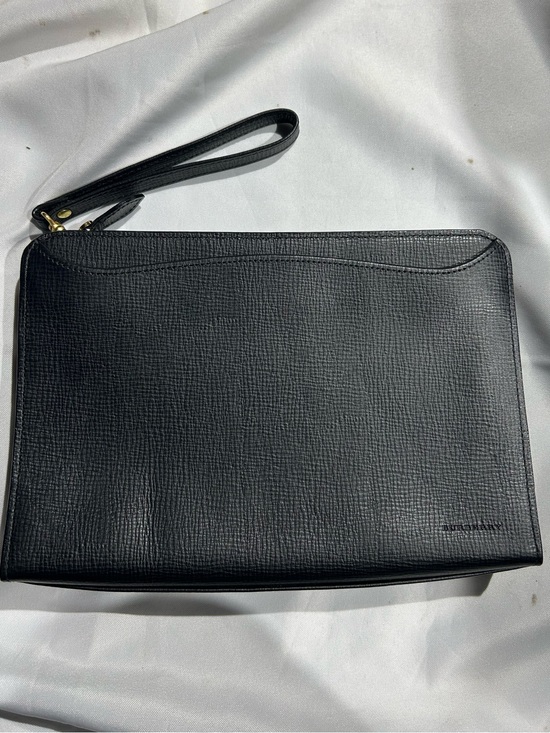 Burberry Handbags - CoA Burberry Vintage Black Leather Clutch Bag‎